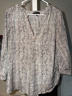 Dalia Black & White Textured V-Neck Tunic